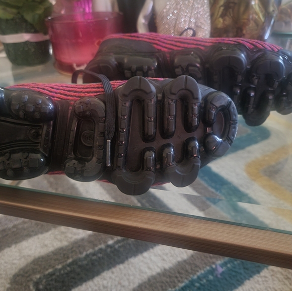 Nikes - Picture 5 of 6